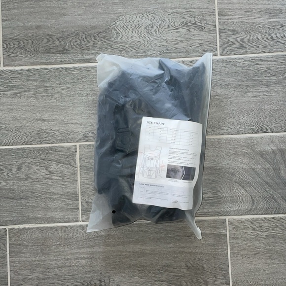 Large black wrap around pet front backpack for a dog - Picture 5 of 6